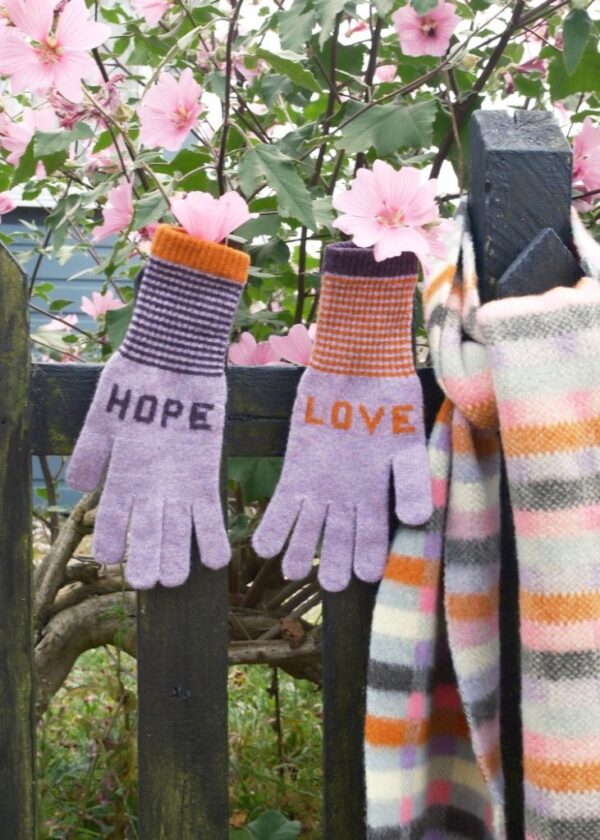 Quinton & Chadwick Love and Hope Gloves in Violet and Rust