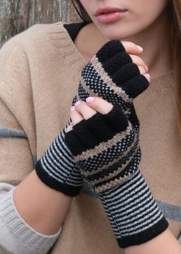 Quinton & Chadwick Tuck Stitch Fingerless Gloves in Black and Camel